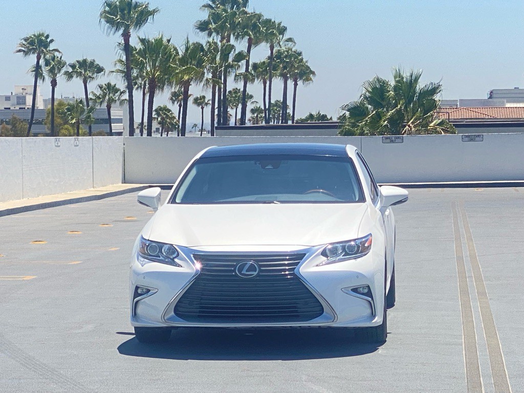 2017 Lexus ES Image 12