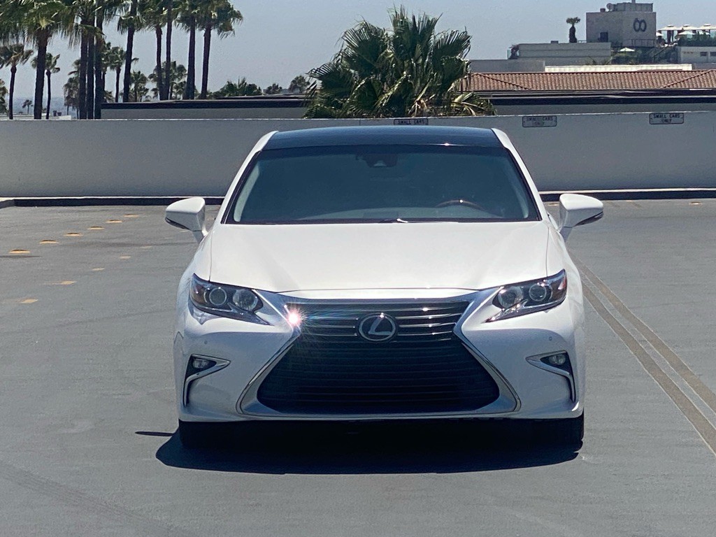 2017 Lexus ES Image 13
