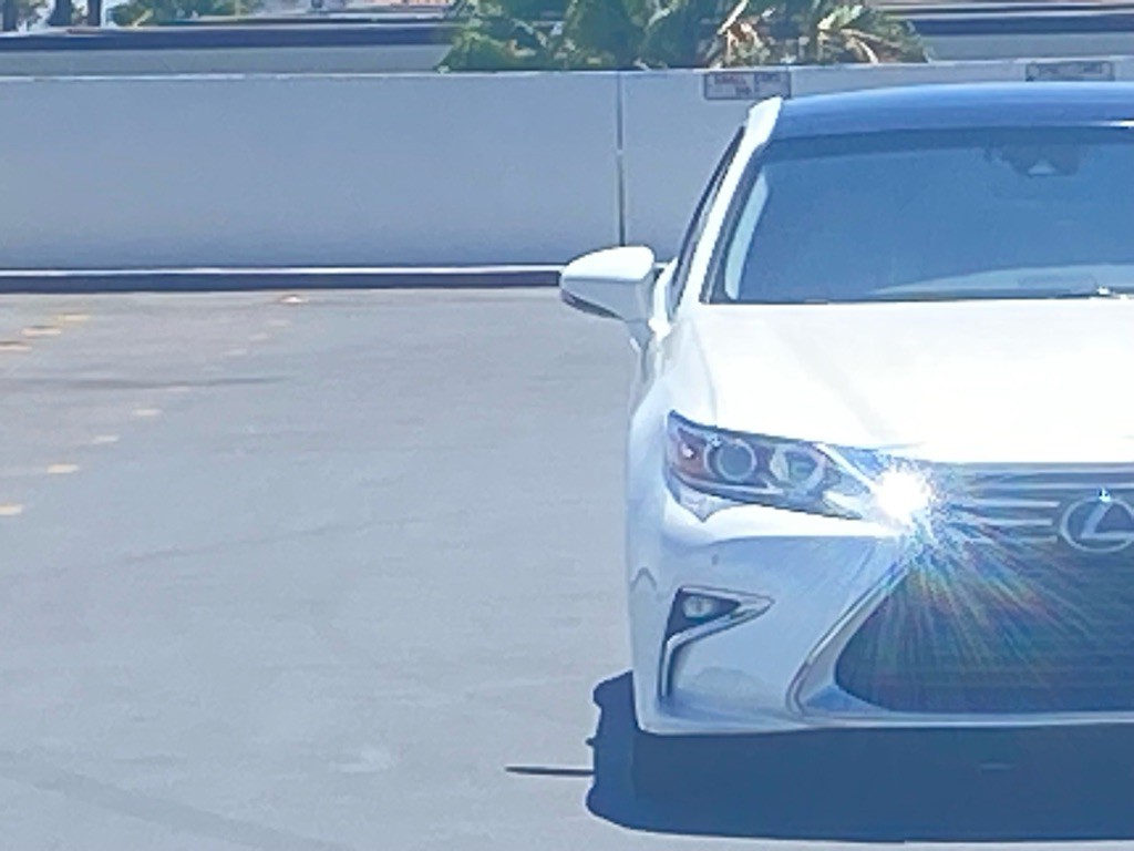 2017 Lexus ES Image 16