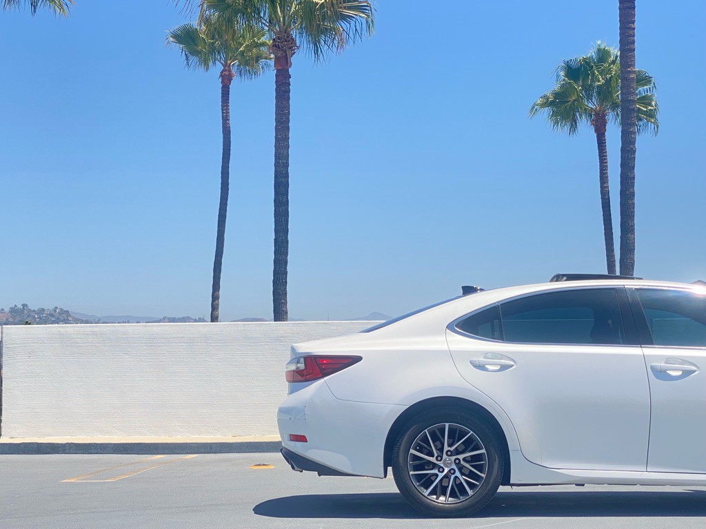 2017 Lexus ES Image 17