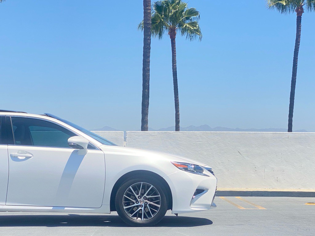 2017 Lexus ES Image 18
