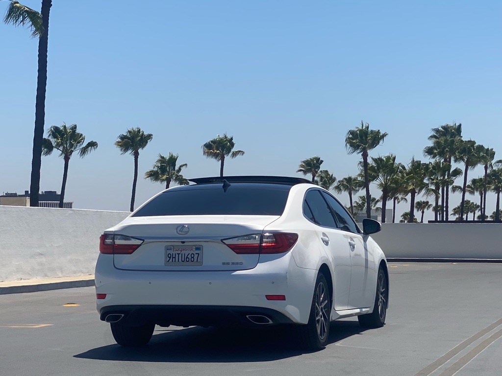 2017 Lexus ES Image 20