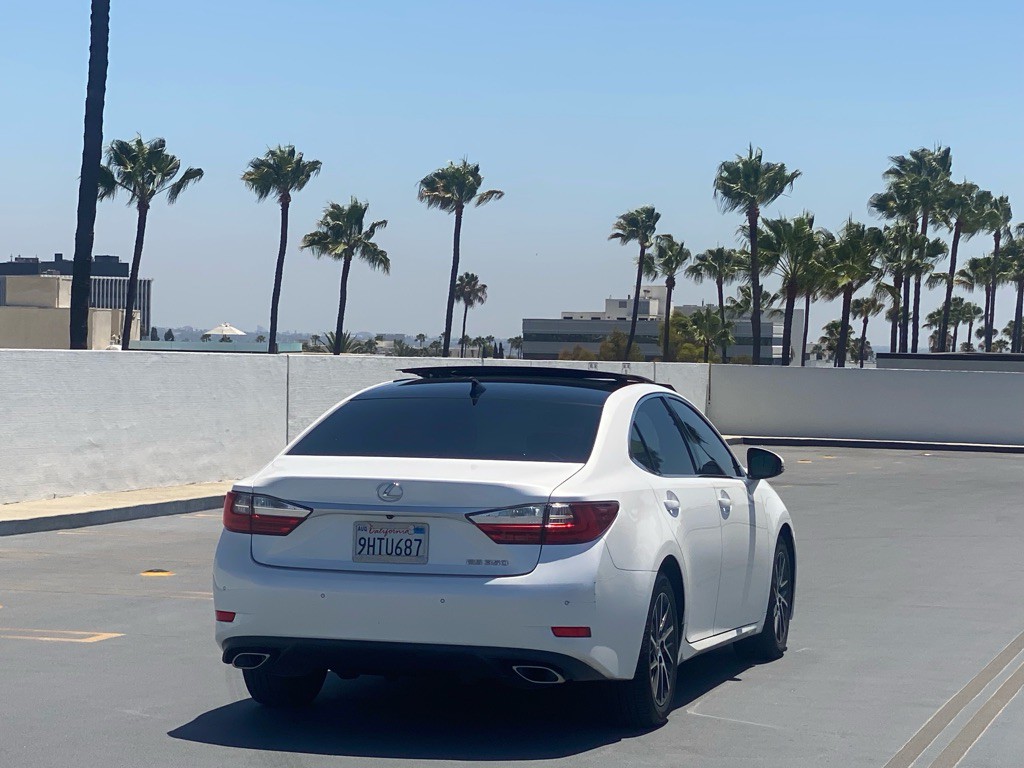 2017 Lexus ES Image 21