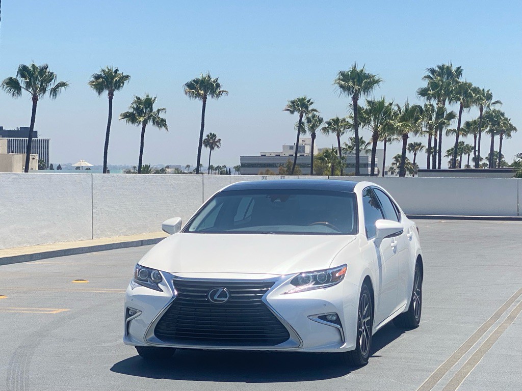 2017 Lexus ES Image 7