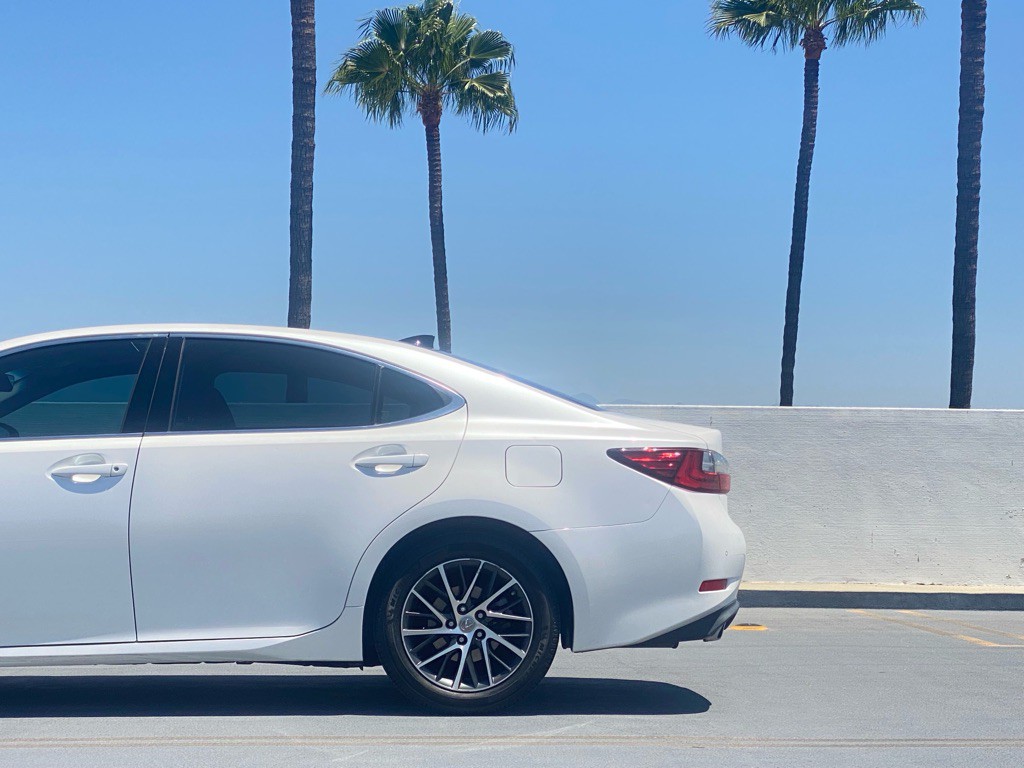 2017 Lexus ES Image 9