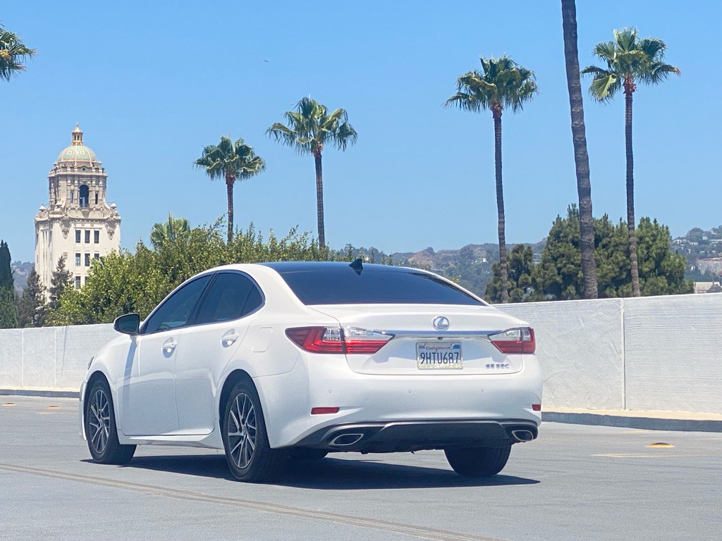 2017 Lexus ES Image 11