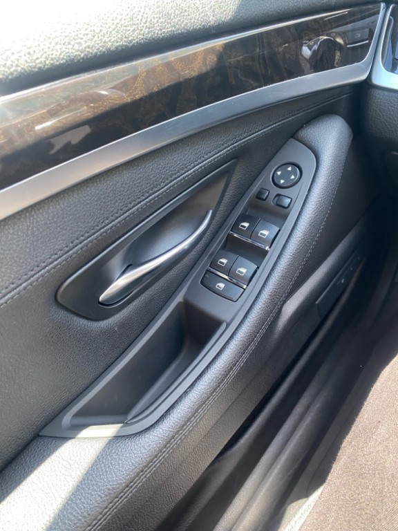 2016 BMW 5 Series Image 24