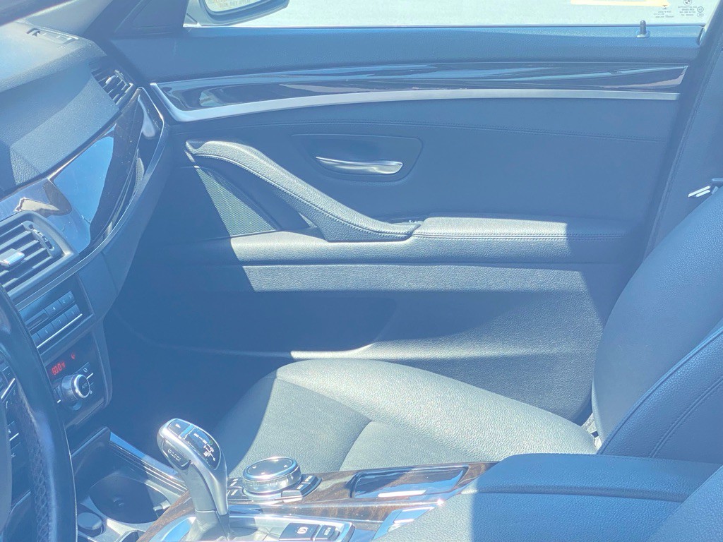 2016 BMW 5 Series Image 16