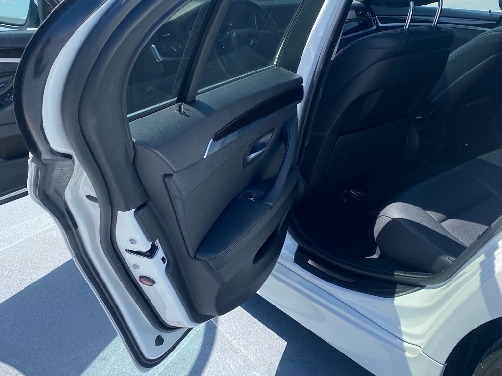 2016 BMW 5 Series Image 18
