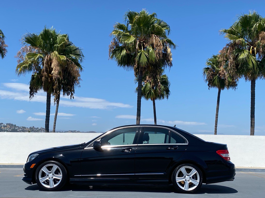 2011 Mercedes-Benz C-Class Image 1