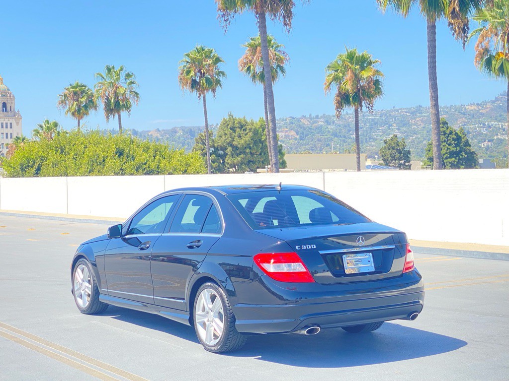 2011 Mercedes-Benz C-Class Image 3