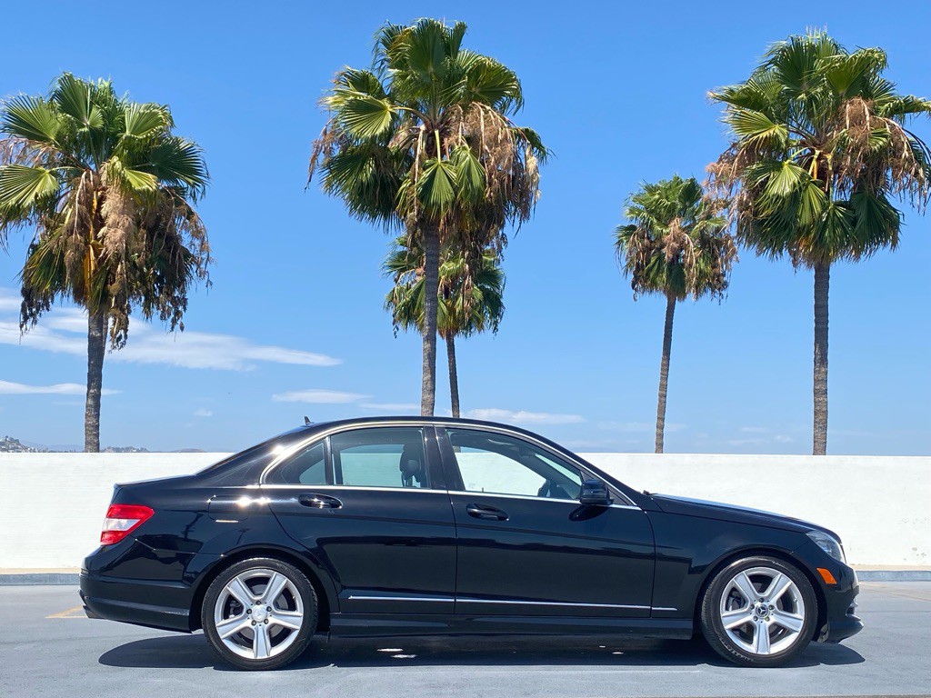 2011 Mercedes-Benz C-Class Image 4