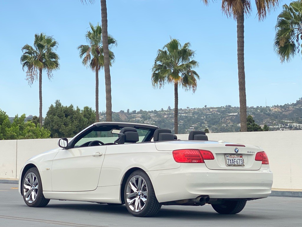 2013 BMW 3 Series Image 3