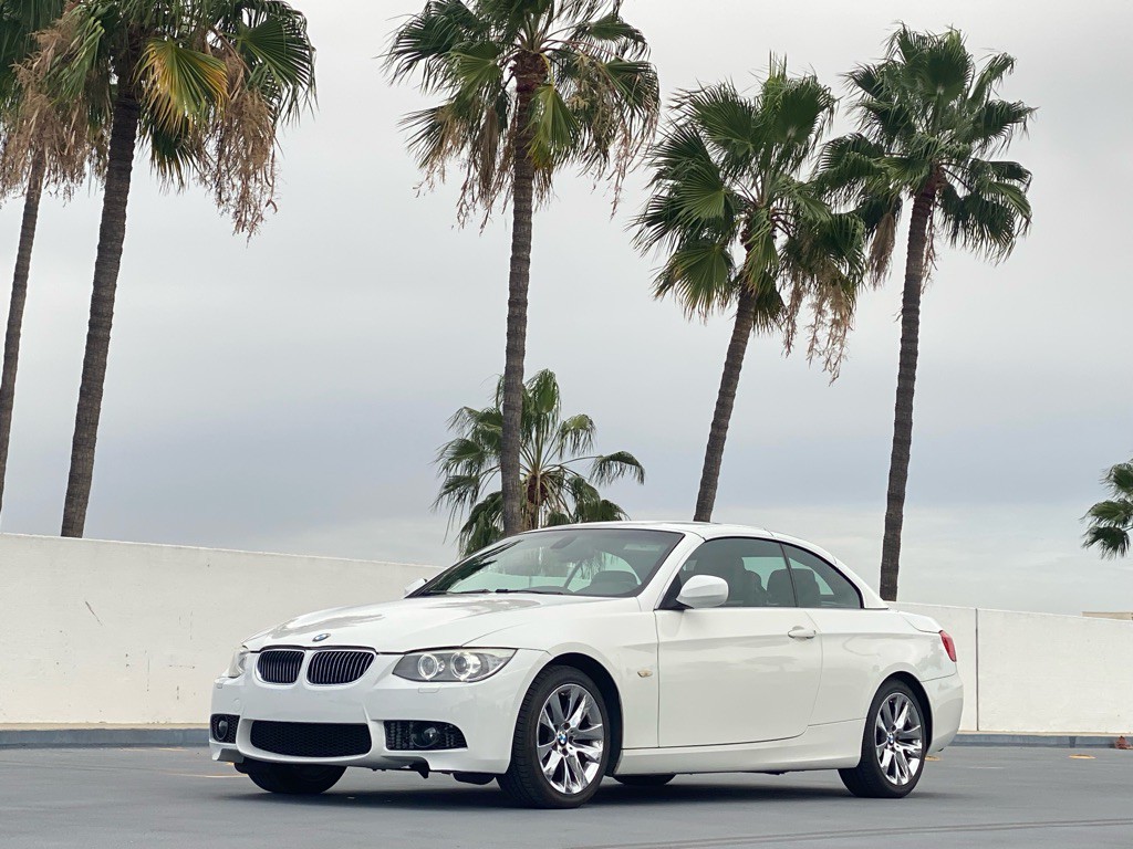 2013 BMW 3 Series Image 9