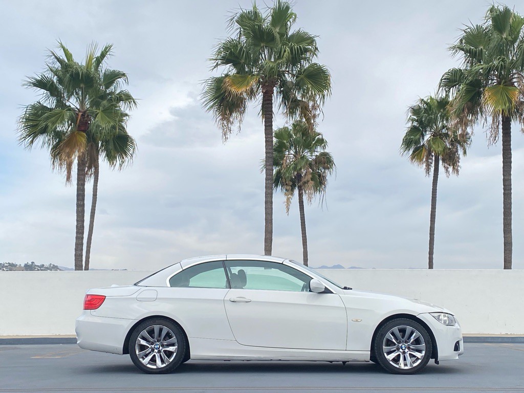 2013 BMW 3 Series Image 17