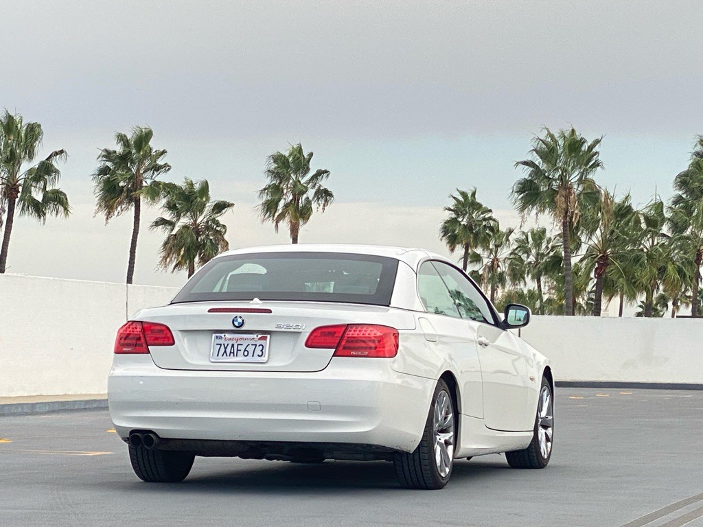 2013 BMW 3 Series Image 23
