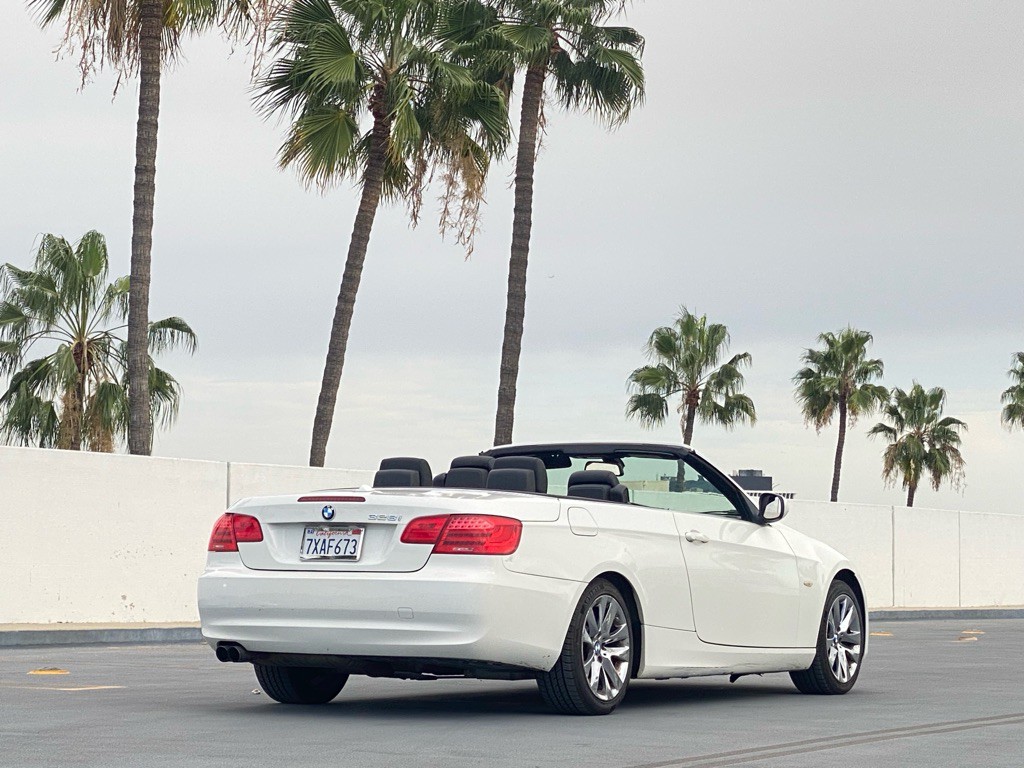 2013 BMW 3 Series Image 1