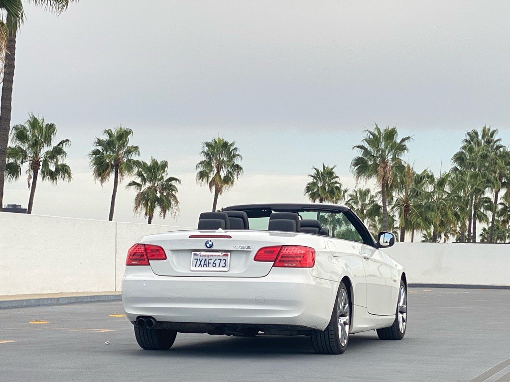 2013 BMW 3 Series Image 2