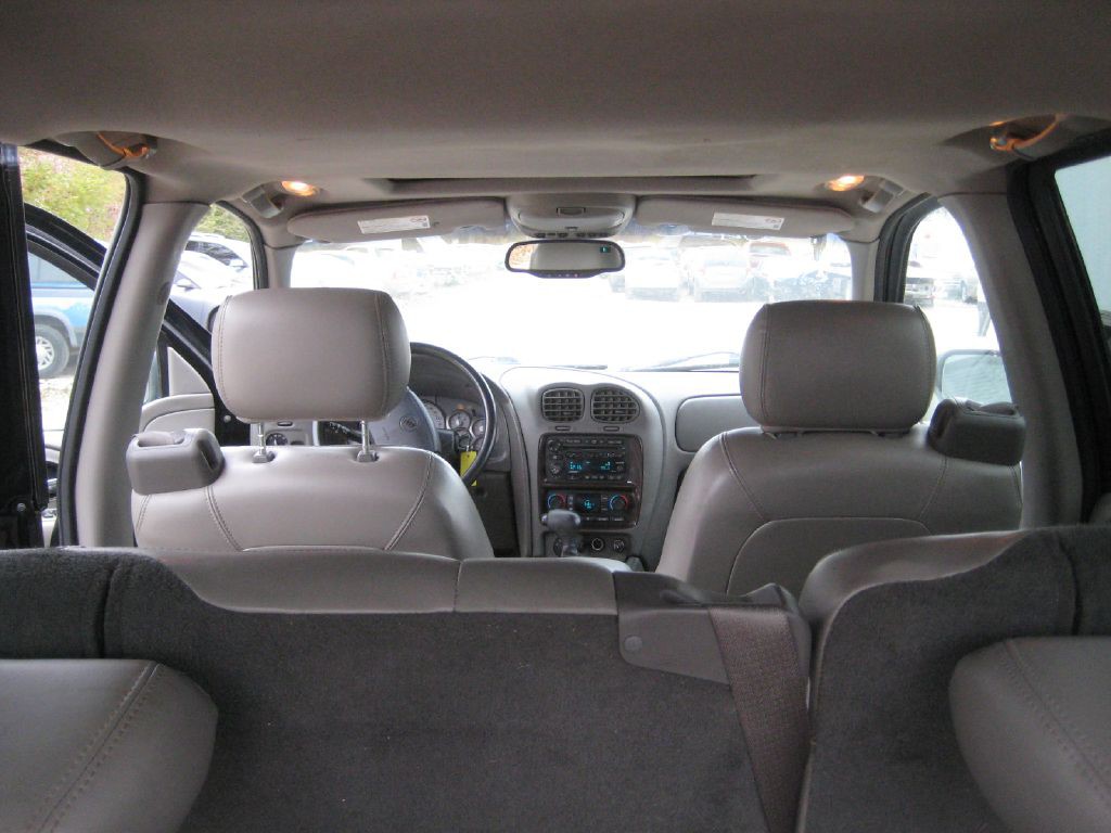 2004 Buick Rainier Image 12