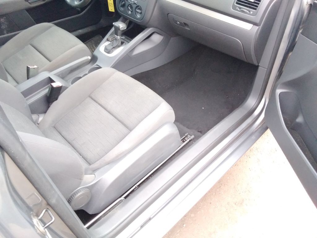 2008 Volkswagen Rabbit Image 18