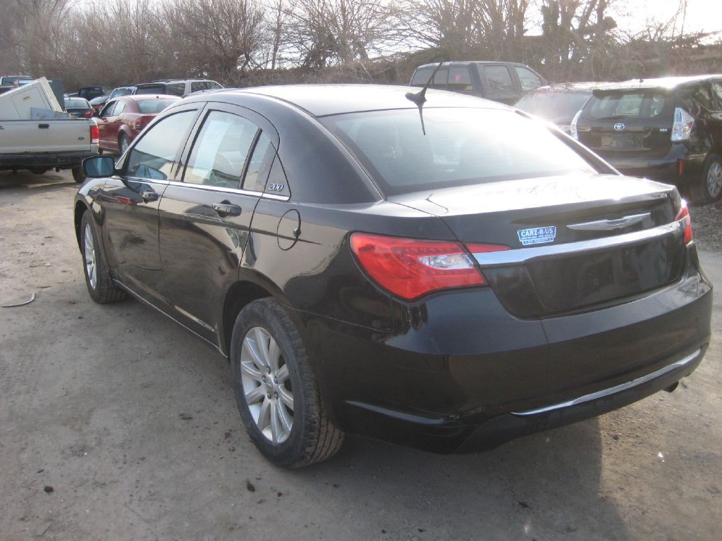 2012 Chrysler 200 Image 3