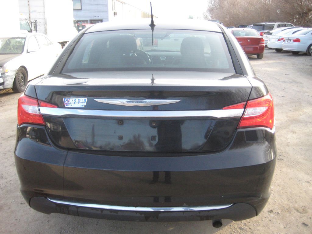 2012 Chrysler 200 Image 4