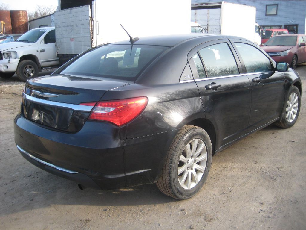 2012 Chrysler 200 Image 5