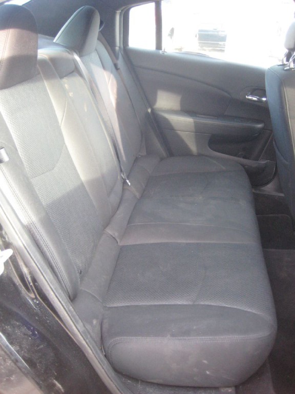 2012 Chrysler 200 Image 13