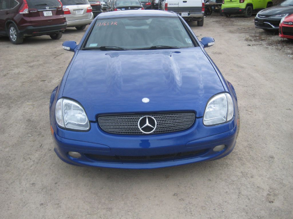 2003 Mercedes-Benz SLK-Class Image 2