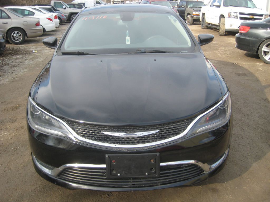 2015 Chrysler 200 Image 2