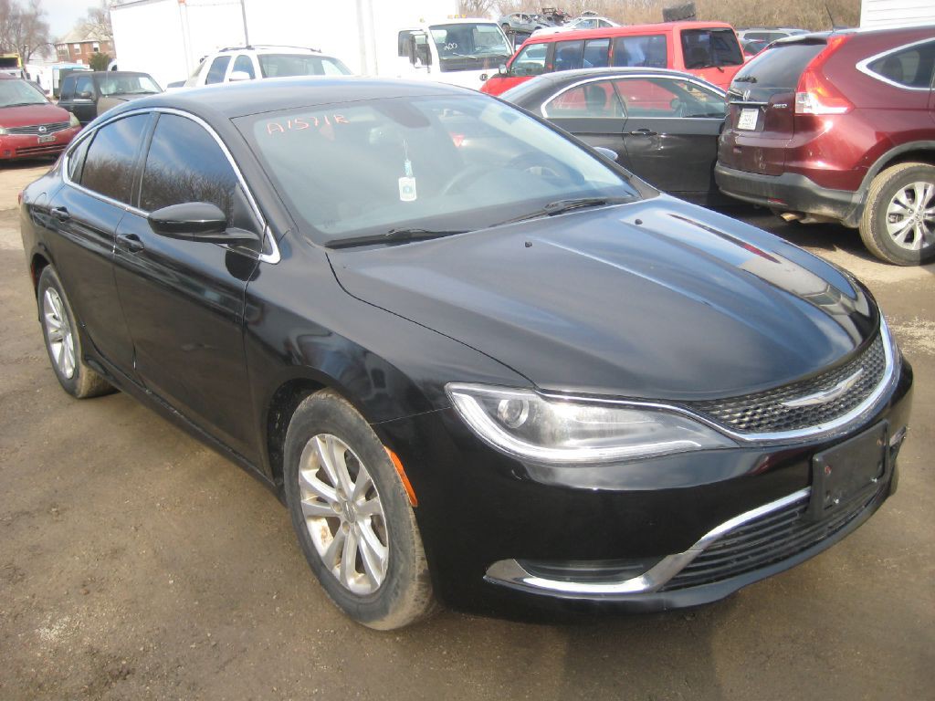 2015 Chrysler 200 Image 3