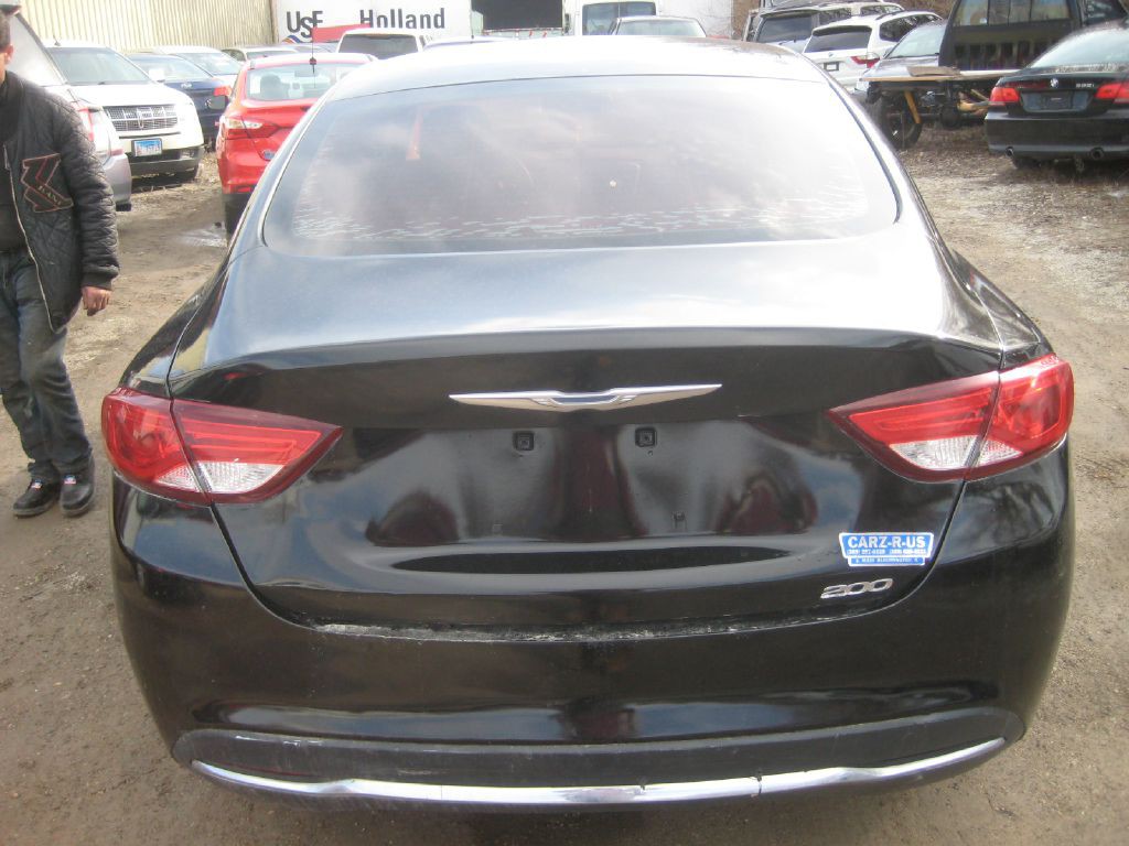 2015 Chrysler 200 Image 5