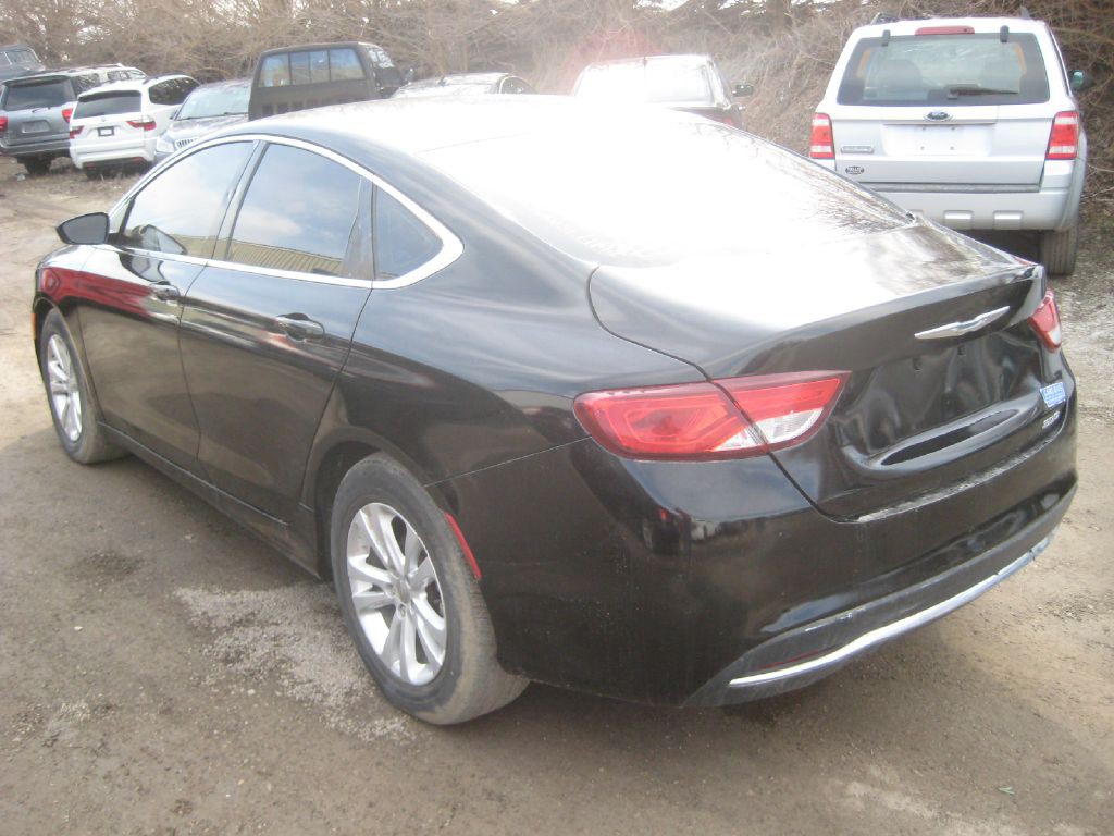 2015 Chrysler 200 Image 6