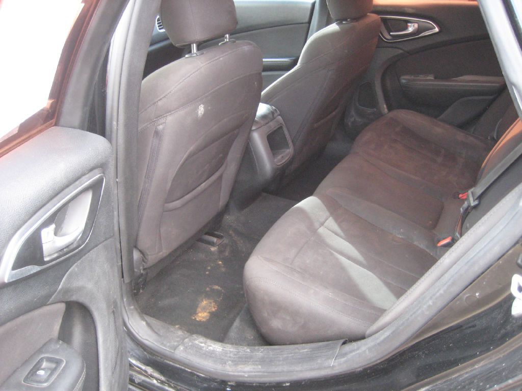 2015 Chrysler 200 Image 10