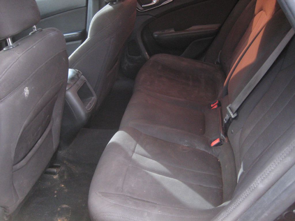 2015 Chrysler 200 Image 11