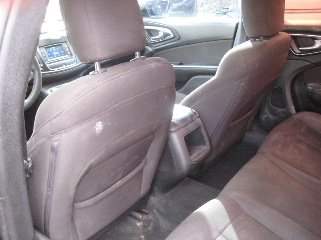 2015 Chrysler 200 Image 12
