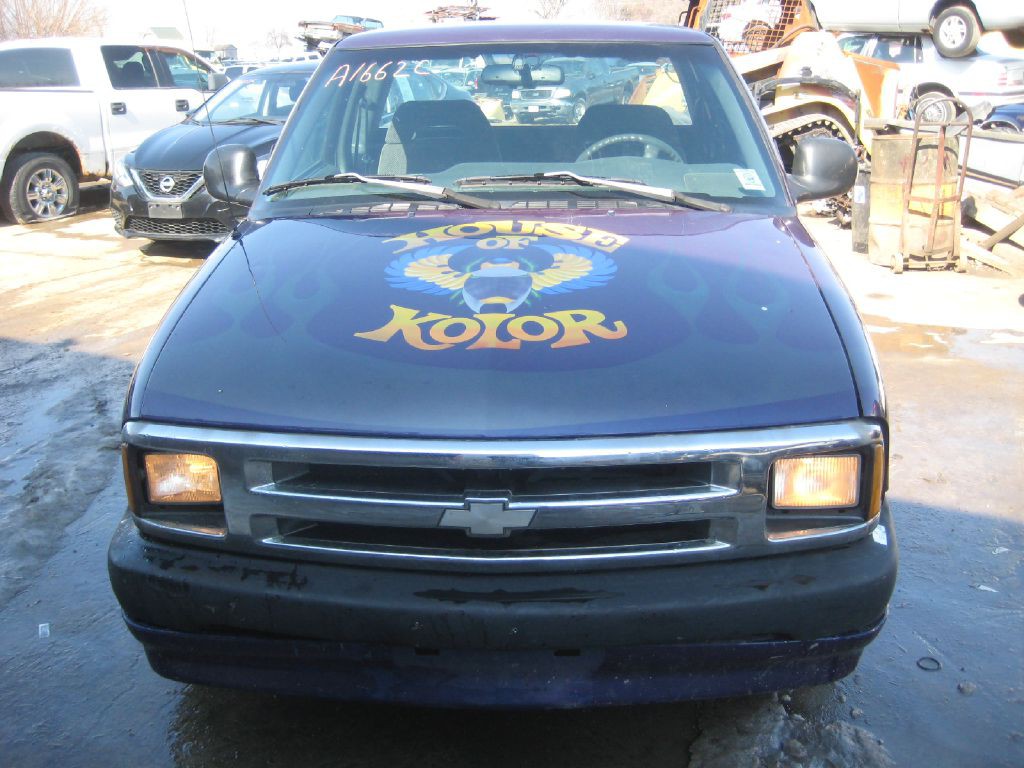 1996 Chevrolet S10 Image 2
