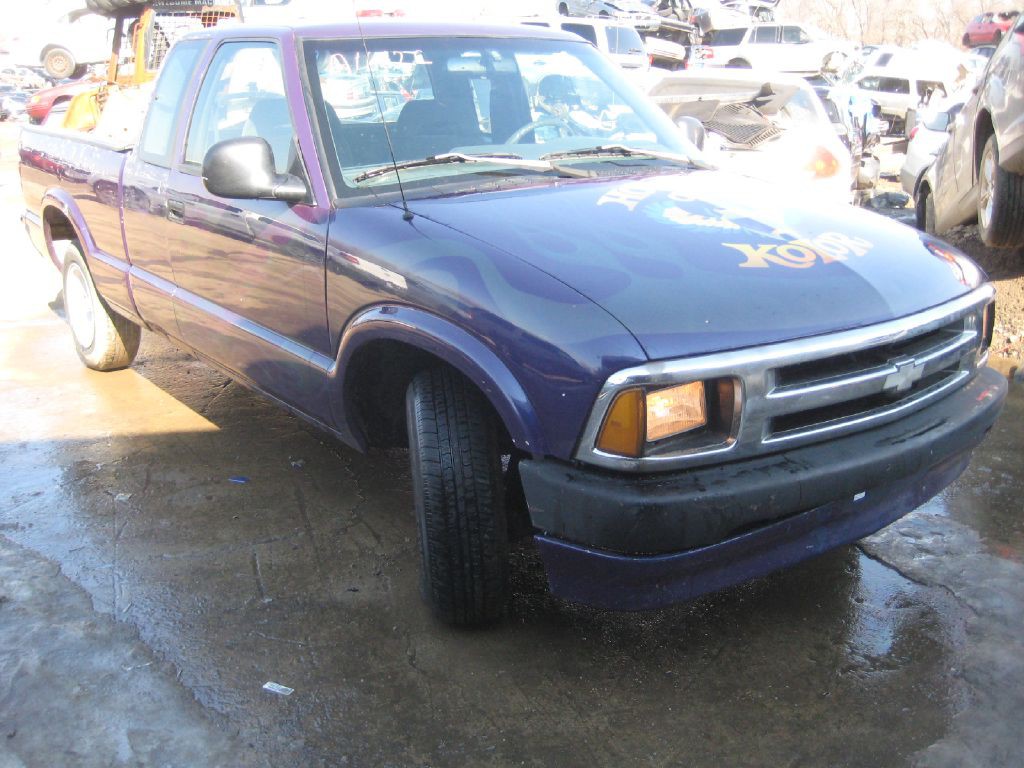 1996 Chevrolet S10 Image 3