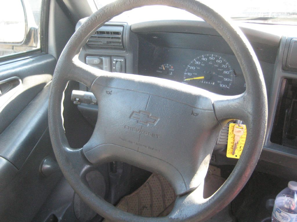 1996 Chevrolet S10 Image 16
