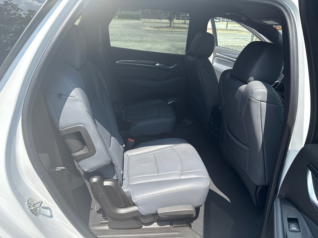 2022 Buick Enclave Image 15