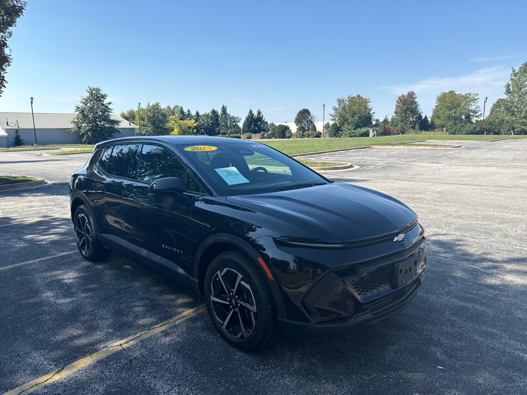 2025 Chevrolet Equinox Image 2
