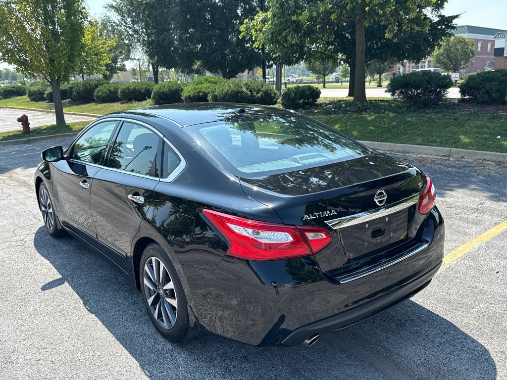 2017 Nissan Altima Image 4