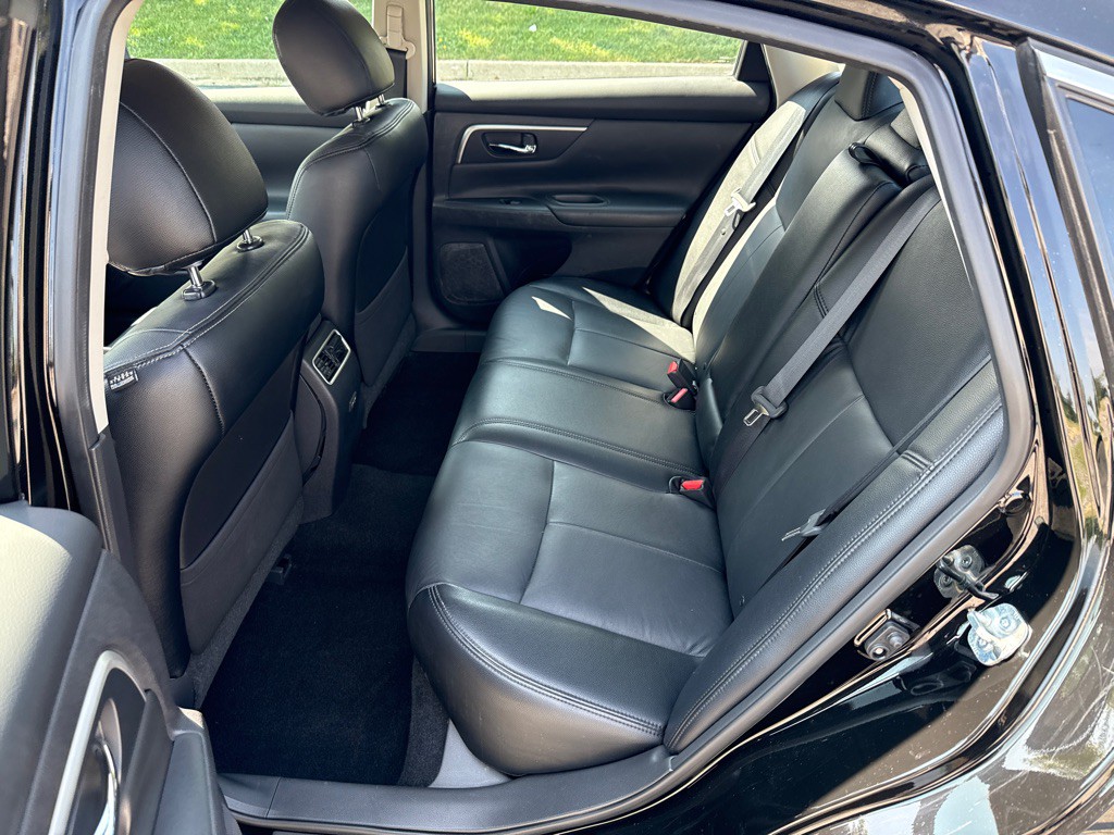 2017 Nissan Altima Image 9