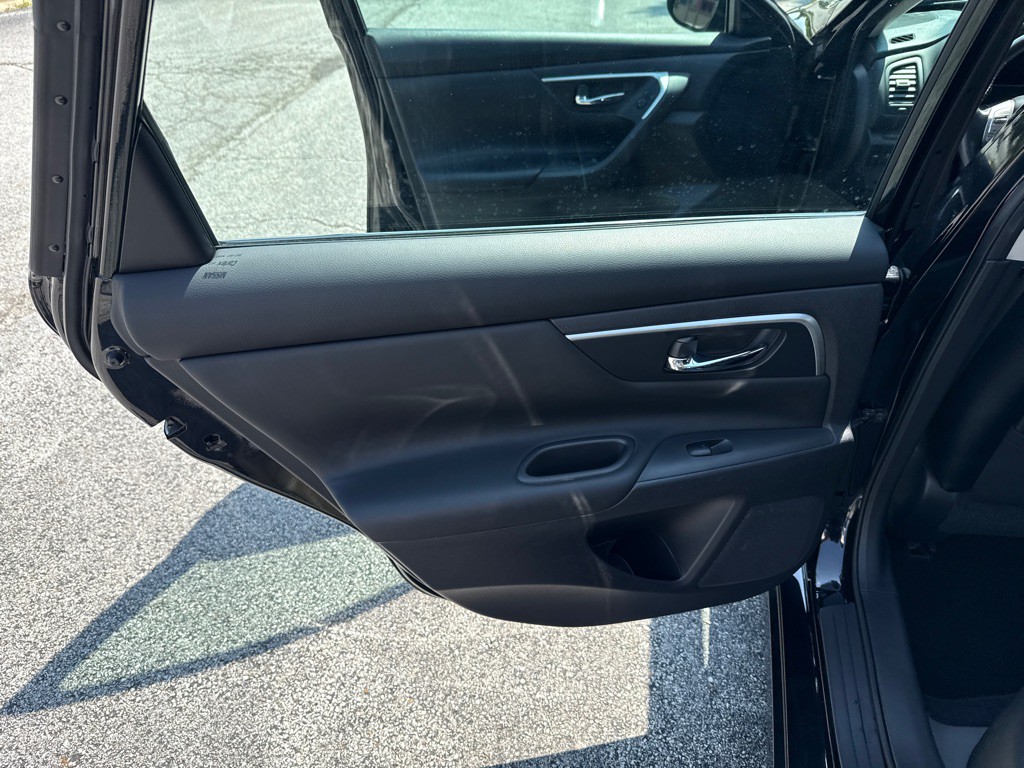 2017 Nissan Altima Image 10