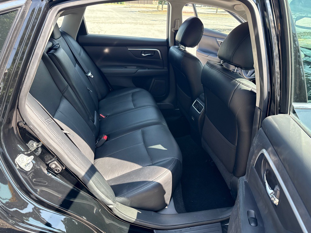 2017 Nissan Altima Image 12