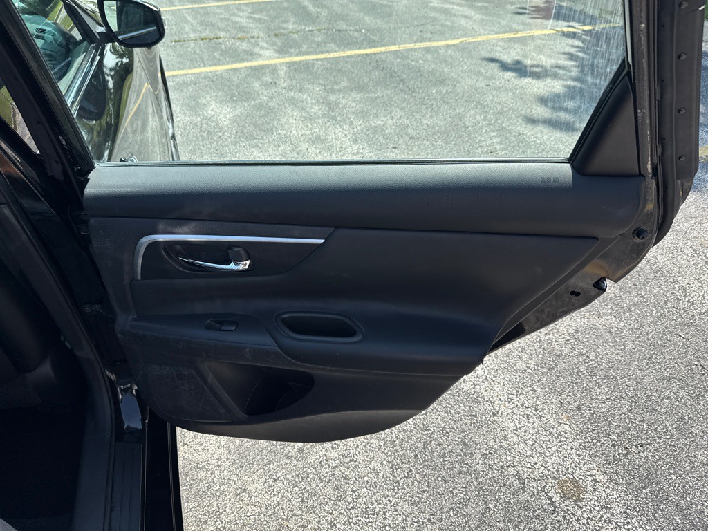 2017 Nissan Altima Image 14