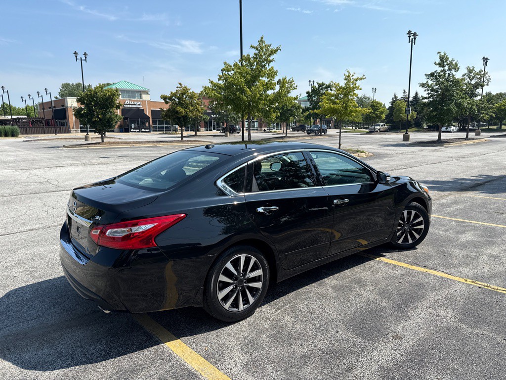 2017 Nissan Altima Image 19