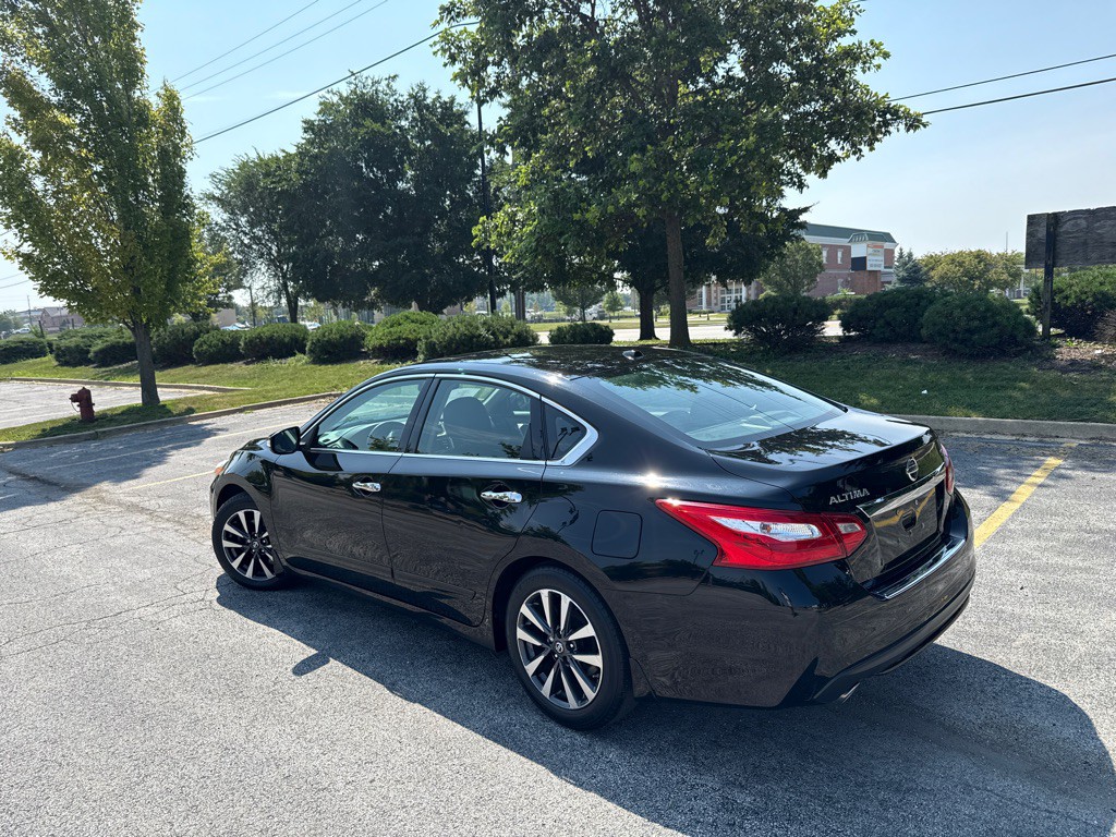 2017 Nissan Altima Image 21