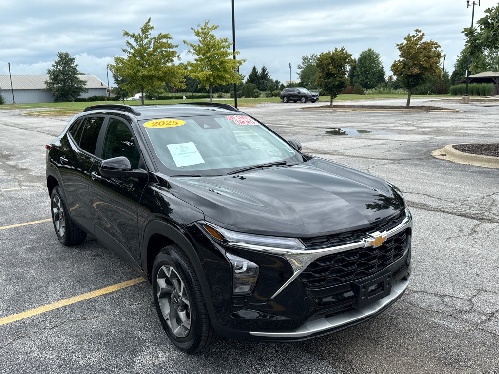 2025 Chevrolet Trax Image 2