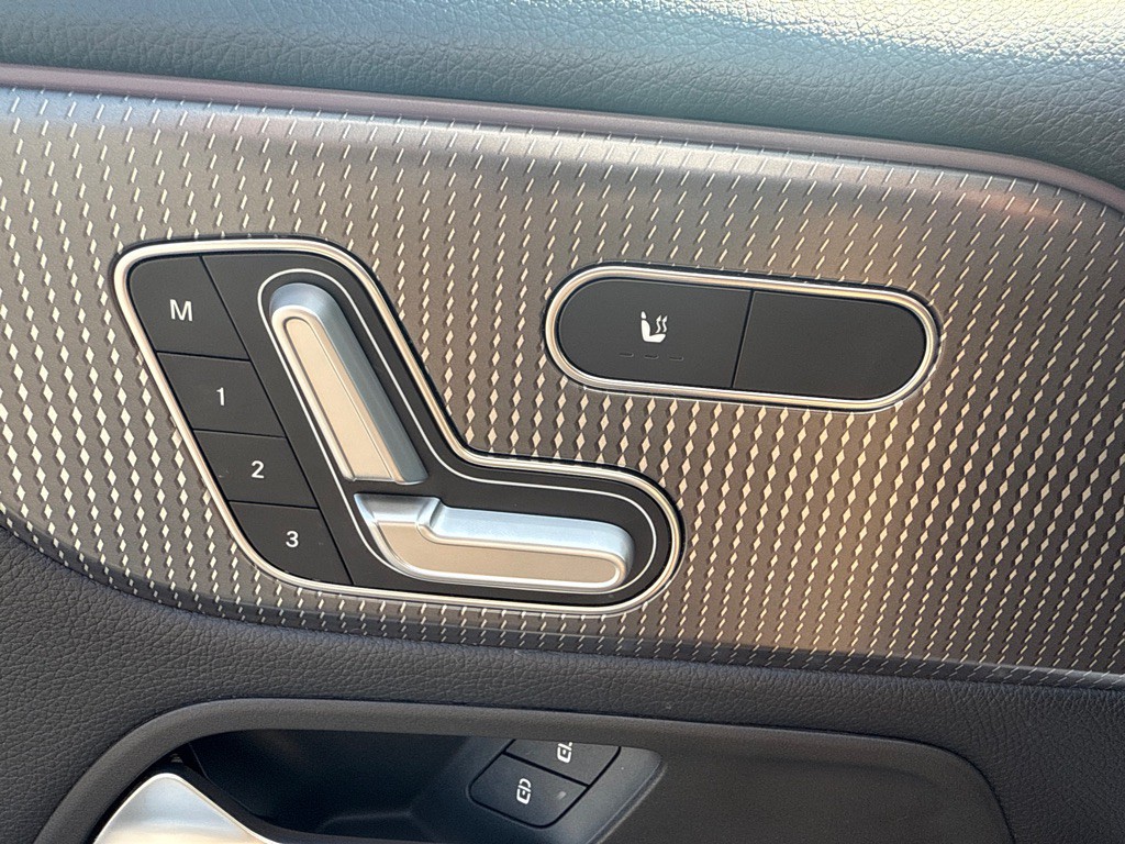 2021 Mercedes-Benz GLB Image 9